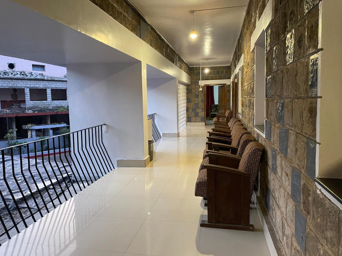 Hotel Caveri Мадикери Екстериор снимка
