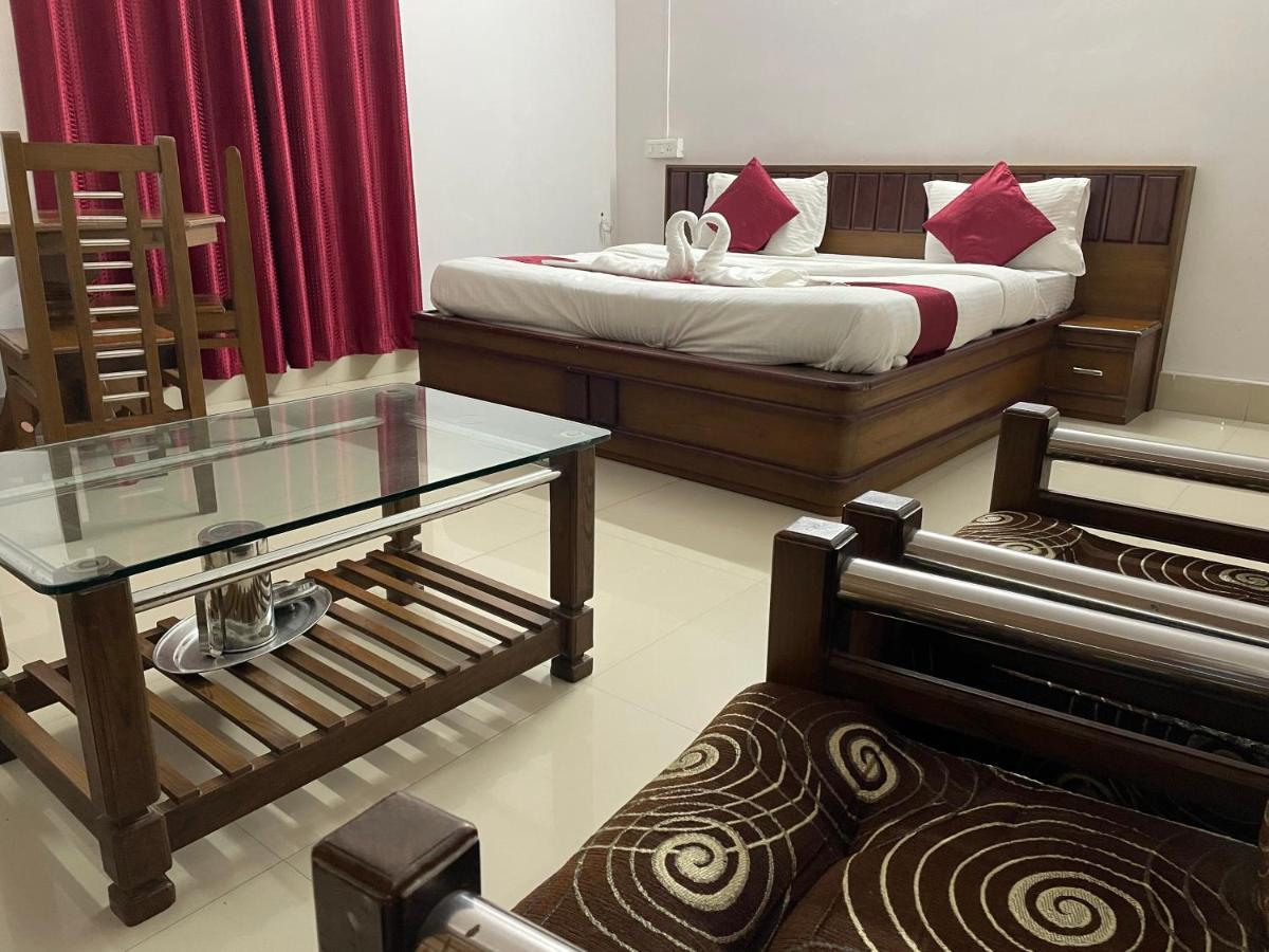 Hotel Caveri Мадикери Екстериор снимка